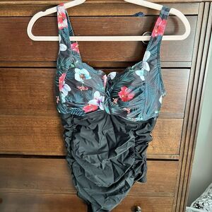 NWT One Piece Swim sz 12 Tropical Padded No Underwire Ruched Bathing Suit Floral